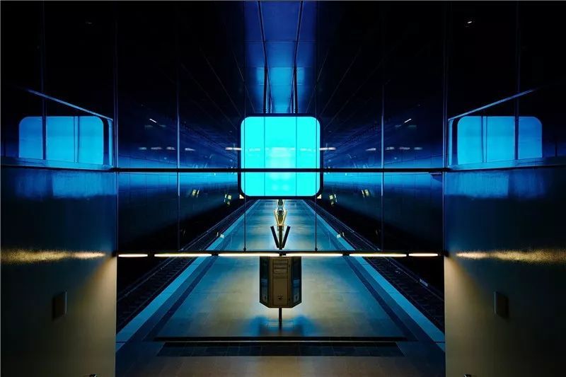 案例分享丨德国汉堡港口地铁站——光之雕塑