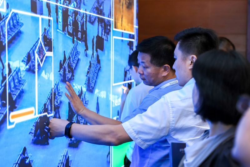 基于COB技术的大尺寸Micro LED技术进展如何？雷曼光电这样表示