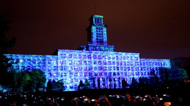 超震撼！南开大学上演“百年校庆灯光秀”