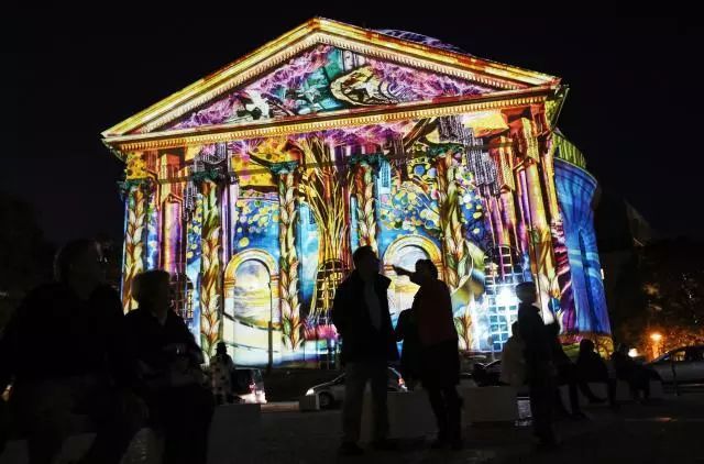 美翻！一年一度光之艺术的圣殿的柏林灯光节绚丽上演！