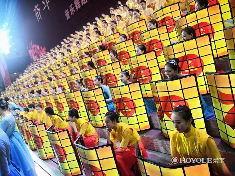 国庆70周年上的中国芯、中国屏