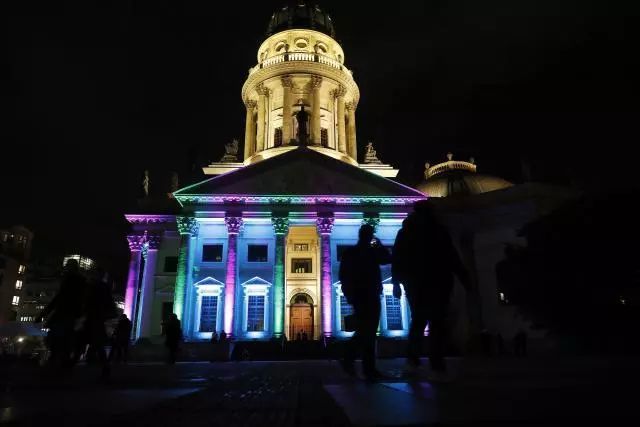 美翻！一年一度光之艺术的圣殿的柏林灯光节绚丽上演！