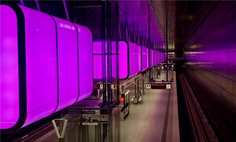 案例分享丨德国汉堡港口地铁站——光之雕塑