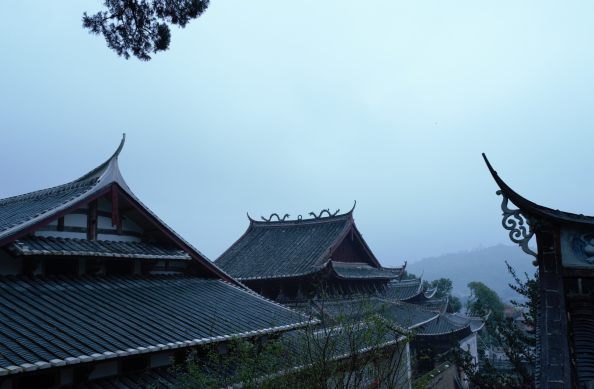 新年献礼：狮峰寺里三重光