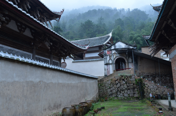 新年献礼：狮峰寺里三重光