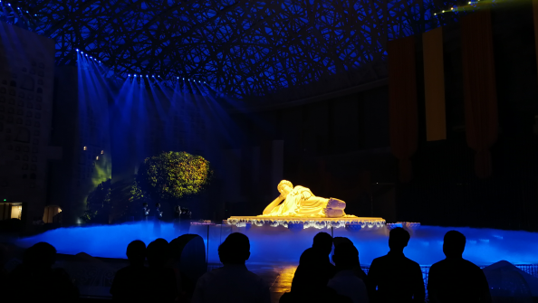 新年献礼：狮峰寺里三重光