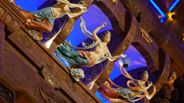 新年献礼：狮峰寺里三重光