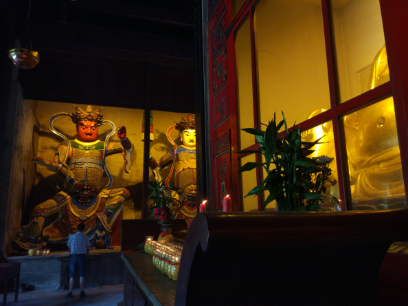 新年献礼：狮峰寺里三重光