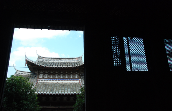 新年献礼：狮峰寺里三重光
