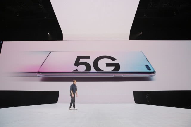 售价1万3！三星5G折叠手机正式发布