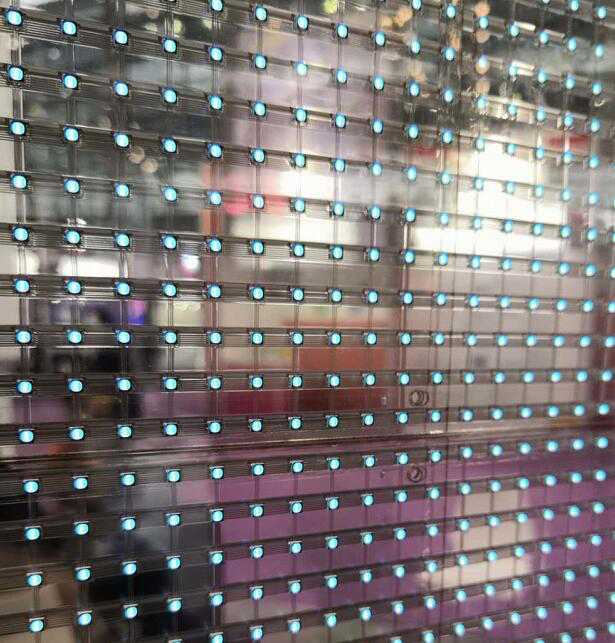 值得注意：从灯条屏到COB屏的变化，看LED通透显示的机会