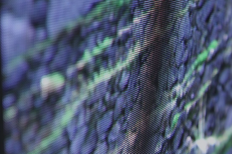 Micro LED大尺寸显示量产倒数 巨量移转技术突破成本关卡