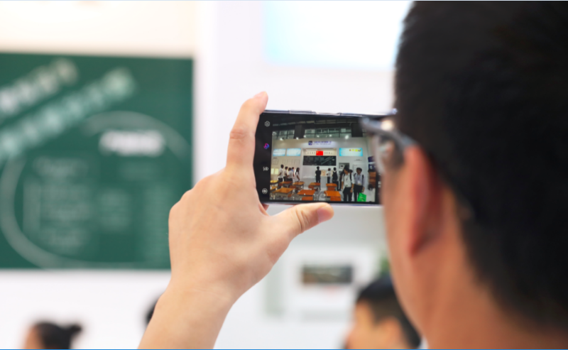 别挤啦，晶科同学的展台要被挤爆啦