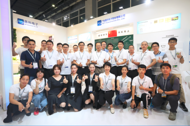 别挤啦，晶科同学的展台要被挤爆啦