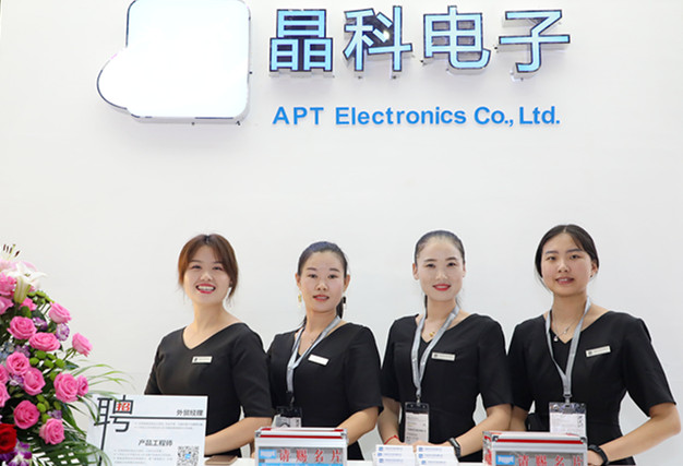 别挤啦，晶科同学的展台要被挤爆啦