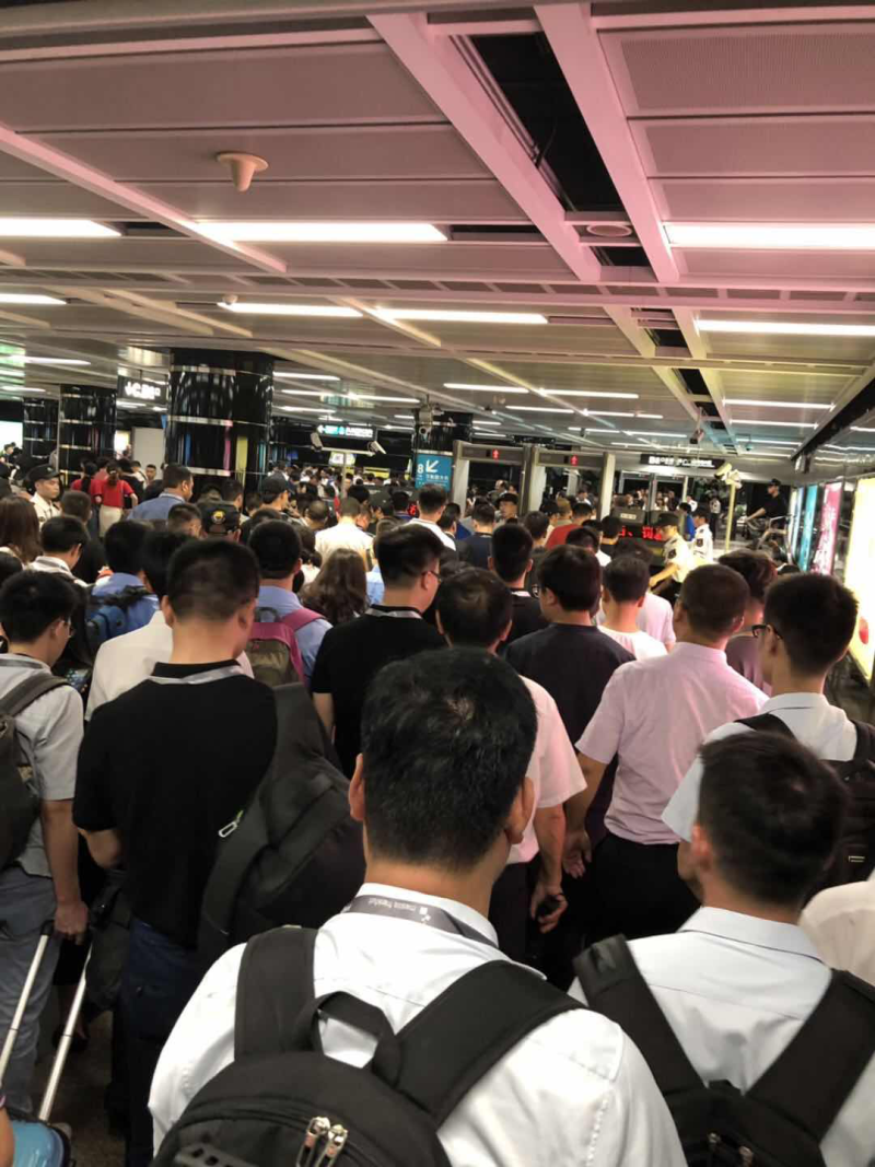 别挤啦，晶科同学的展台要被挤爆啦