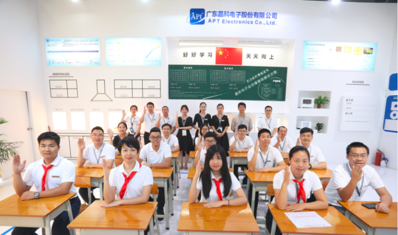 别挤啦，晶科同学的展台要被挤爆啦