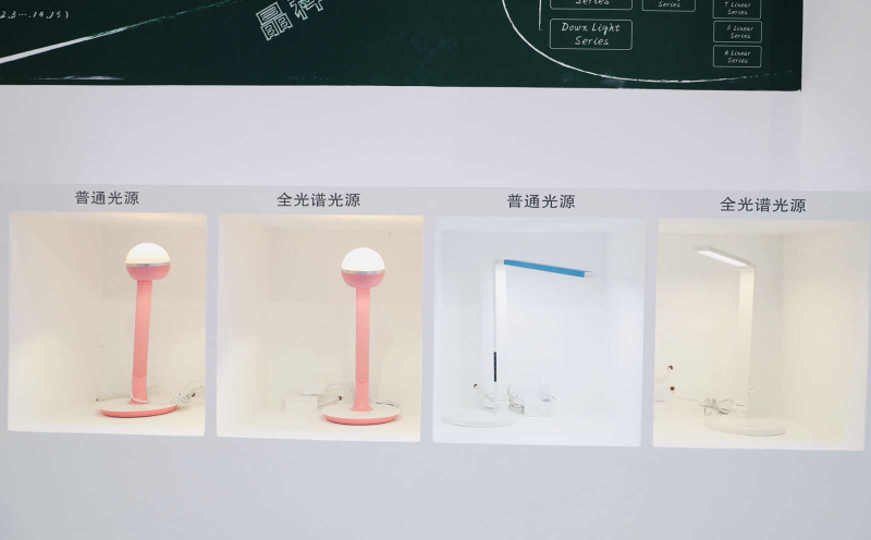 别挤啦，晶科同学的展台要被挤爆啦