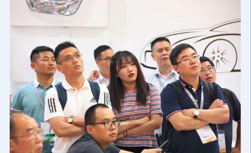 别挤啦，晶科同学的展台要被挤爆啦