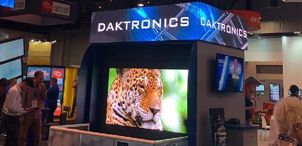 达科展出0.9mm LED显示屏