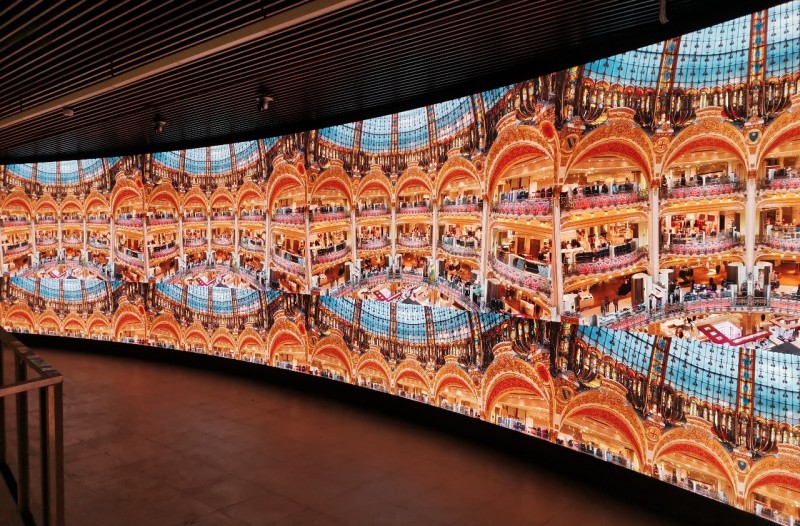 雷曼光电COB高清显示屏从容应对突发“洗礼”