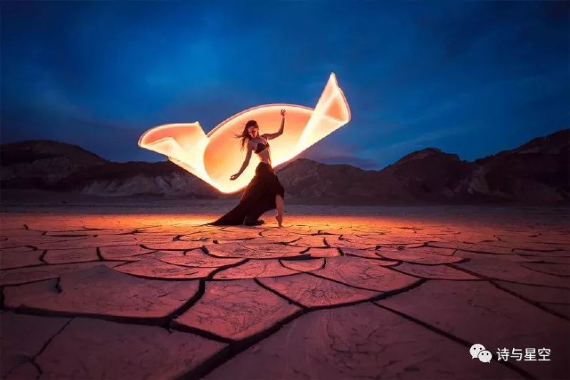 庆典晚会上的高科技光影屏是哪家上市公司的作品？