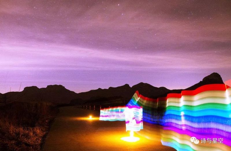 庆典晚会上的高科技光影屏是哪家上市公司的作品？