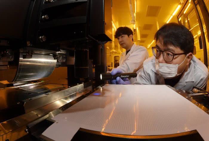 世界首个Micro LED“卷轴转移技术”尝试商用化