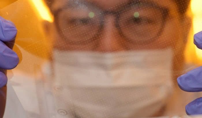 世界首个Micro LED“卷轴转移技术”尝试商用化