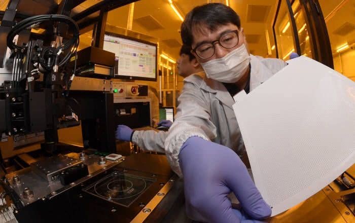 世界首个Micro LED“卷轴转移技术”尝试商用化