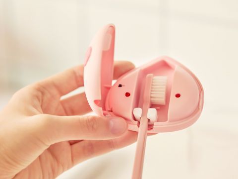 韩企Kakao Friends推出版UV LED牙刷消毒器