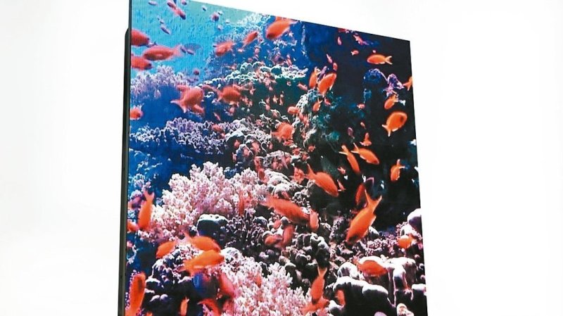 重磅！全球首款以晶粒转植PCB载板Micro LED显示模组亮相CES2020