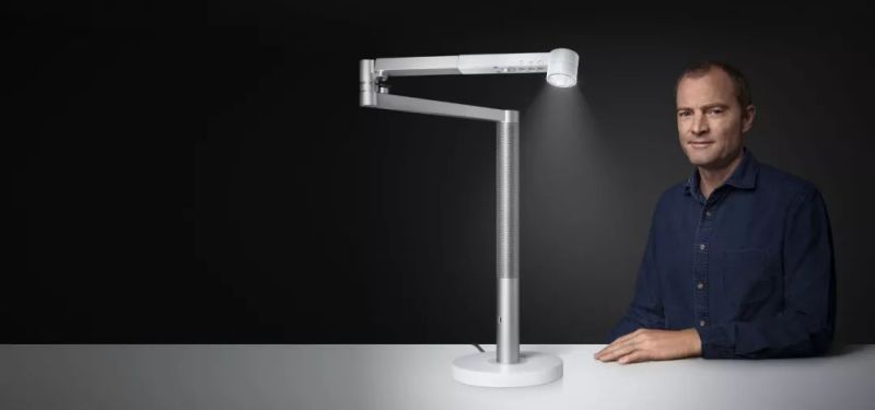 戴森又发布了一款灯，能根据人的年龄调光！？ 