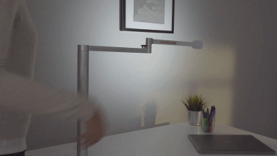 戴森又发布了一款灯，能根据人的年龄调光！？ 