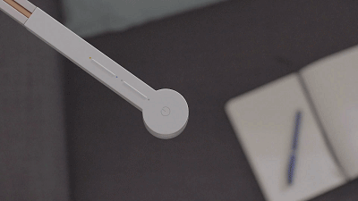 戴森又发布了一款灯，能根据人的年龄调光！？ 