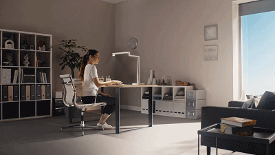 戴森又发布了一款灯，能根据人的年龄调光！？ 