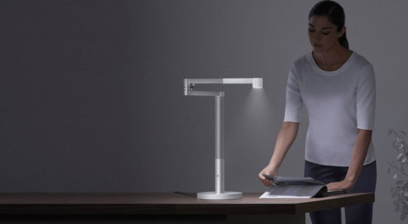 戴森又发布了一款灯，能根据人的年龄调光！？ 