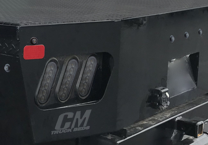 Optronics推出业界首个符合标准的烟雾透镜LED停止，尾巴，转向，备用和间隙标记灯