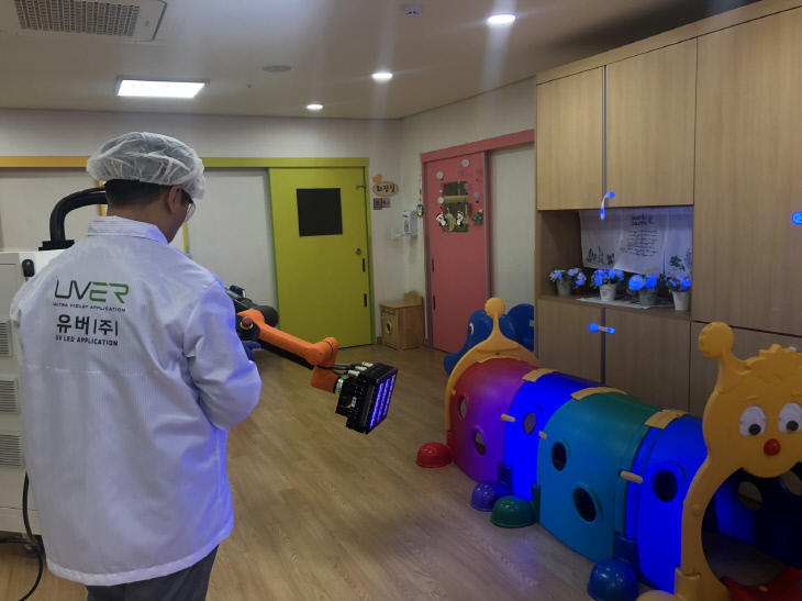 韩国安山支持UV灭菌机器人消灭新冠