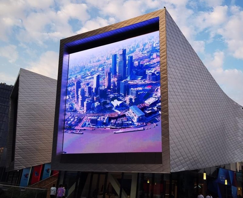 上海电影节星光璀璨，洲明大屏再度点亮国际传媒港