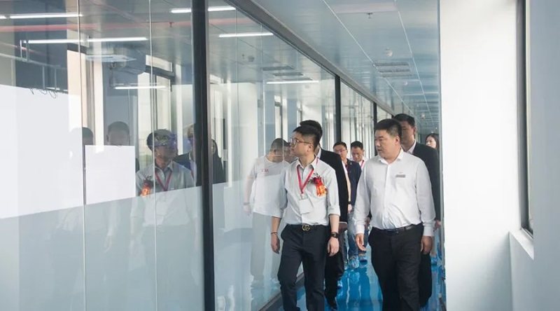 3月18日，AET“双喜临门”，“两会”并行