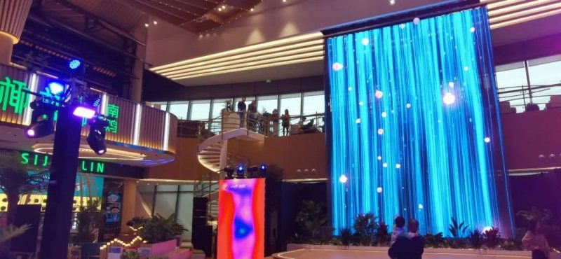 洲明透明屏×新商业综合体 | 打造有心有趣有场景的沉浸式消费环境