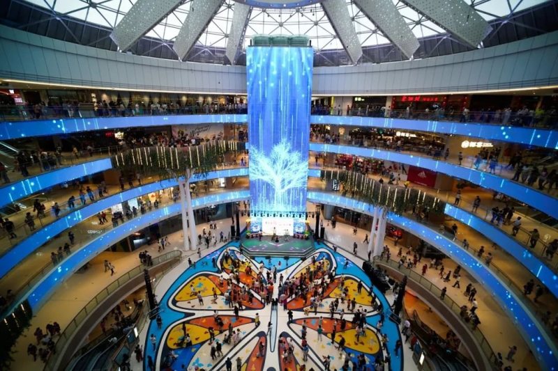 洲明透明屏×新商业综合体 | 打造有心有趣有场景的沉浸式消费环境