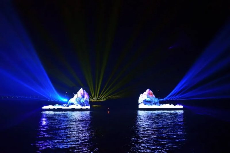 相约大海丨洲明1026㎡巨屏助力全球首部海上光影剧震撼开演