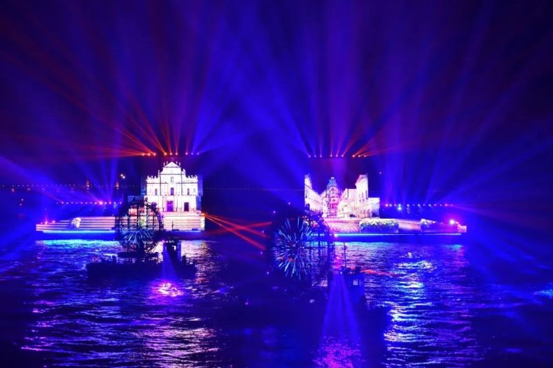 相约大海丨洲明1026㎡巨屏助力全球首部海上光影剧震撼开演