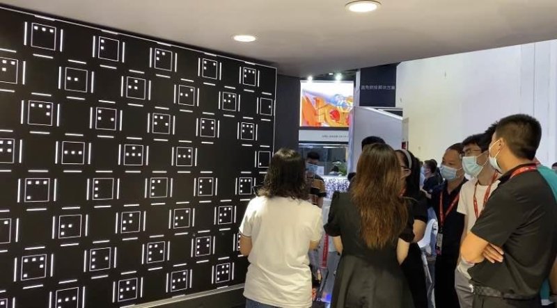 解决行业痛点｜奥拓电子发布LED显示屏亮暗线智能校正系统