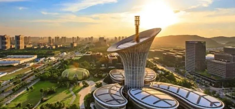 结果公布，华引芯一举入选高科技企业“奥斯卡奖”双项榜单