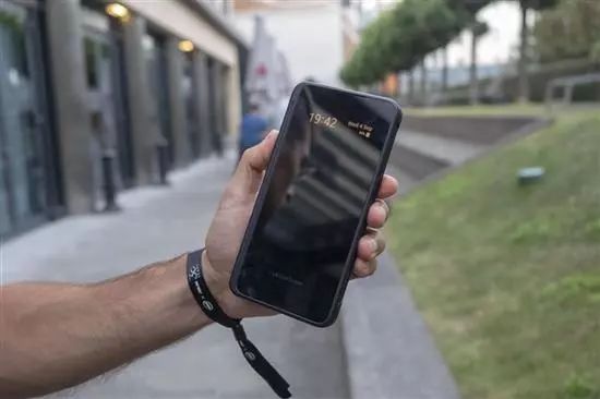 三星双屏手机专利现身 微软Surface Duo有对手了