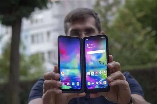 三星双屏手机专利现身 微软Surface Duo有对手了