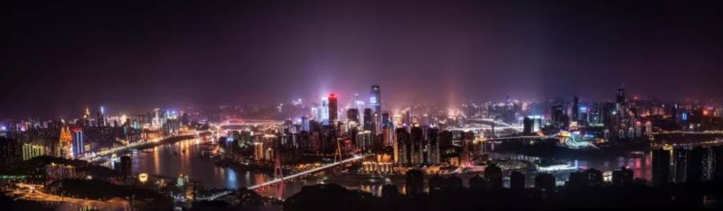 重庆：一座网红城市的夜间模式报告